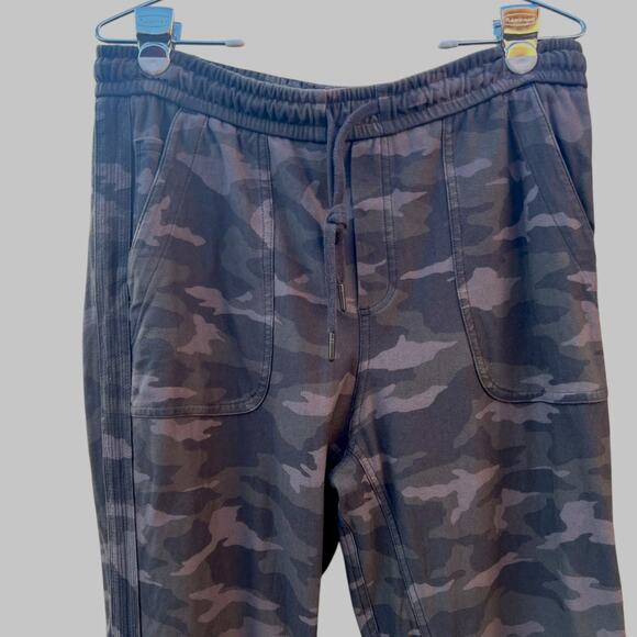 Athleta Camo Farallon Jogger Pants Drawstring Waist Women's Size 10 Activewear - Picture 14 of 16